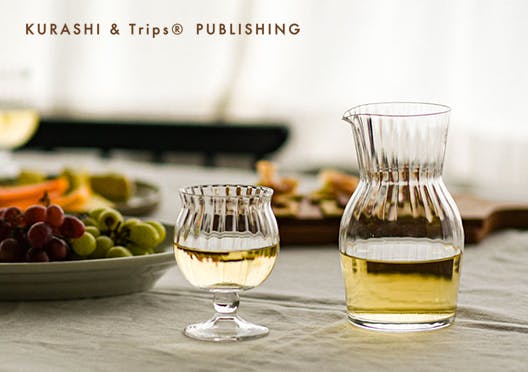 KURASHI&Trips PUBLISHING / オリジナル脚付きグラス & カラフェの画像